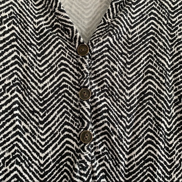 41 Hawthorn Chevron Pattern Half Sleeve Top - Picture 5 of 7